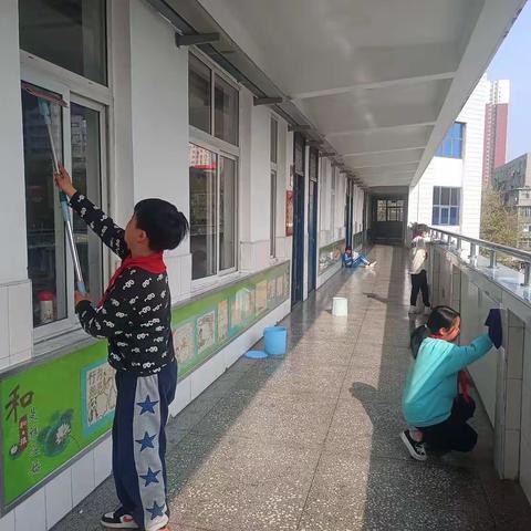助力创文 文明有我——平顶山市新华区中心路小学教育集团开展创建全国文明城市卫生大扫除活动