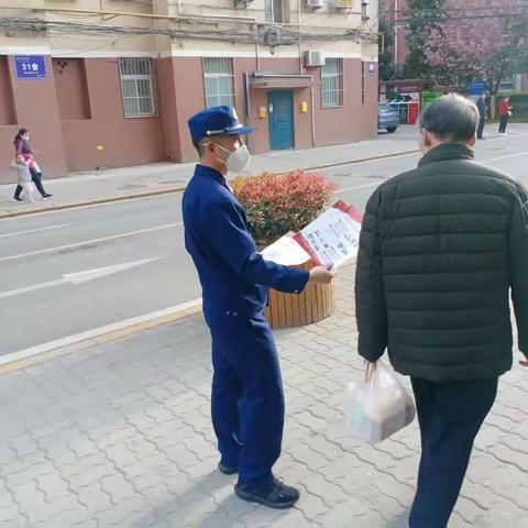 居然之家卫星站在辖区人员密集场所开展消防宣传