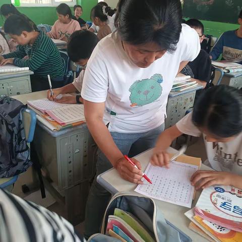 关爱学生幸福成长