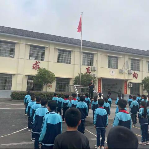 居安思危 防震避震——均楚镇中心小学“5.12”防震减灾疏散演练活动