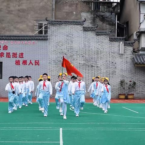 【三一】萤火虫中队展示，迎风飘扬的红领巾～