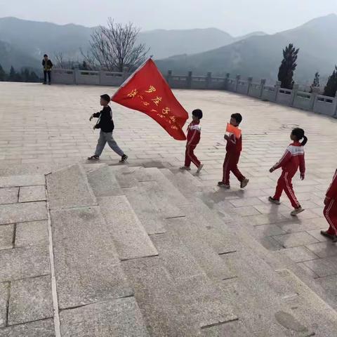 雨洒春季敬忠烈 花开清明慰忠魂——罗庄子镇洪水庄中心小学开展清明祭英烈系列活动
