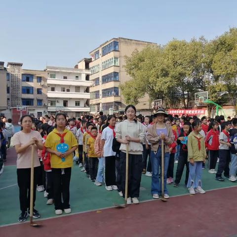 “宏才”小菜园，劳动新天地