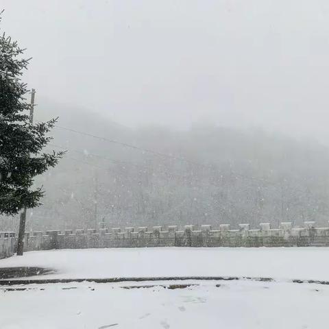 凤县公路段积极应对降温雨雪天气保障道路安全畅通