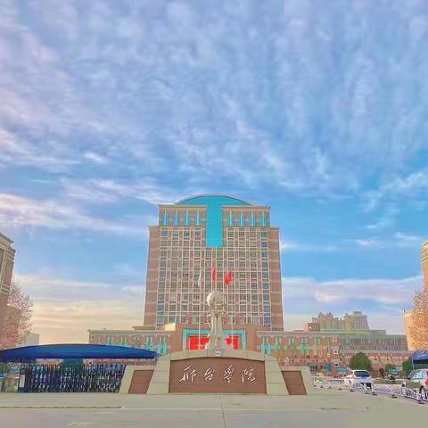 聆听专家讲座 感悟教育智慧