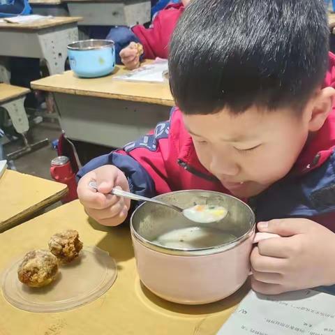 暖胃又暖心——车江实验小学美味早餐篇