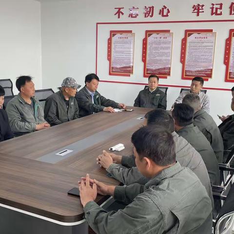 公司副总经理张浩到南郊供电所参加晨会