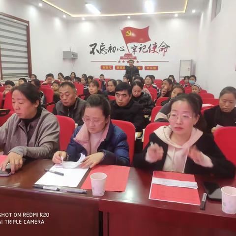 濮阳县图书馆庆“世界读书日"全民阅读进校园——城关镇西完小：感受文字之美，尽享读书之乐。