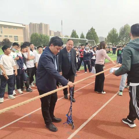 力拔山河展英姿     与绳共舞炫风采——淇县实验学校拔河、跳绳比赛活动