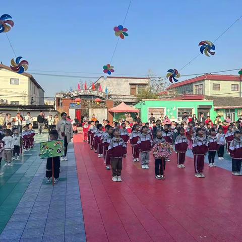 梁寨好孩子幼儿园“大手牵小手，一起向前冲”亲子运动会