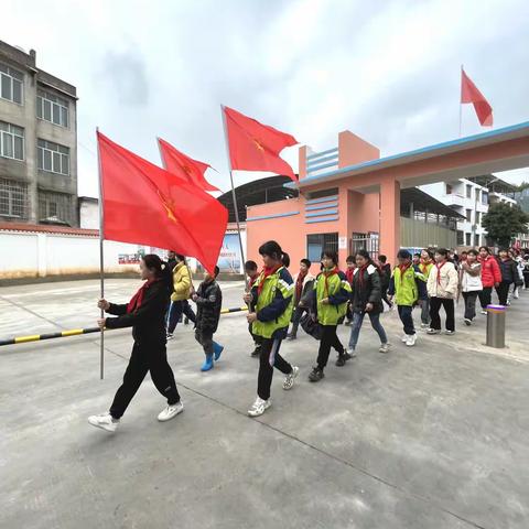 致敬革命英雄，争当红色少年——融安县大良镇中心小学2023年春清明扫墓活动