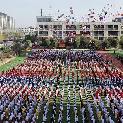 春暖花开时    运动展风彩——记郾城区第二实验小学二年级第五届慧雅体育节