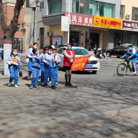 【钟灵·家校】浓情守卫  暖心护学 ——灵武市第一小学一（8）班爱心护学记