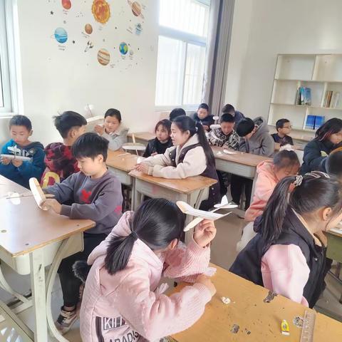 渑池县洪阳镇刘村小学航模科普课程——制作木制手掷飞机