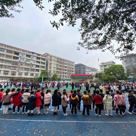 启明星幼儿园·大四班《参观小学记》