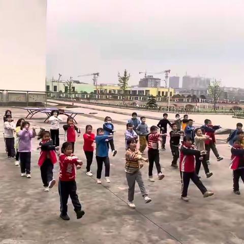 三年级街舞社团