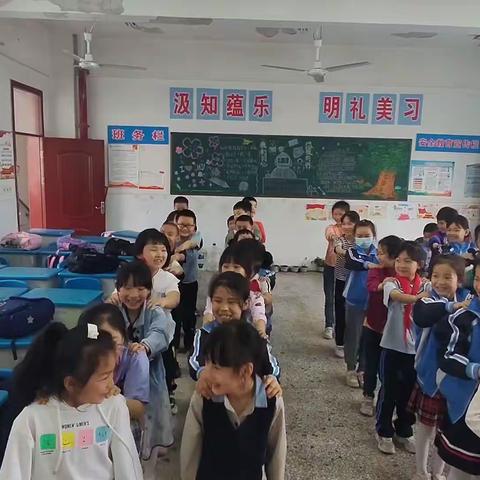 三年级街舞社团