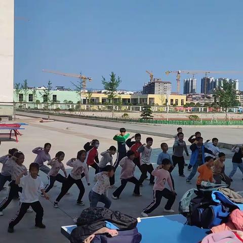 三年级街舞班