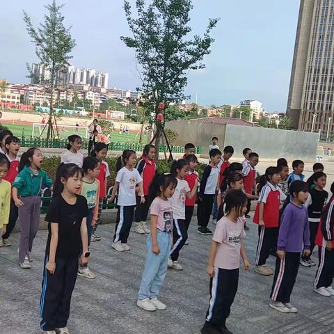三年级街舞社团