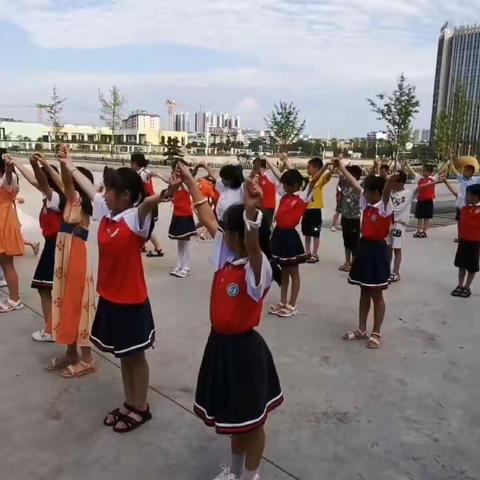 三年级街舞社