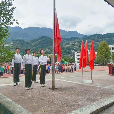 屯堡中学﻿举行“星星火炬引领下，争做新时代好队员”主题队日活动