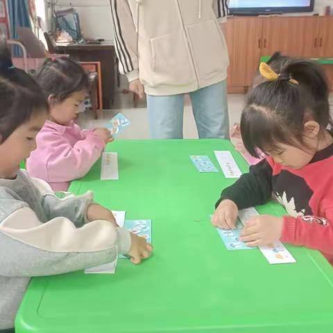 姜店镇中心幼儿园园课程活动案例——《雨伞家族》小班数学活动