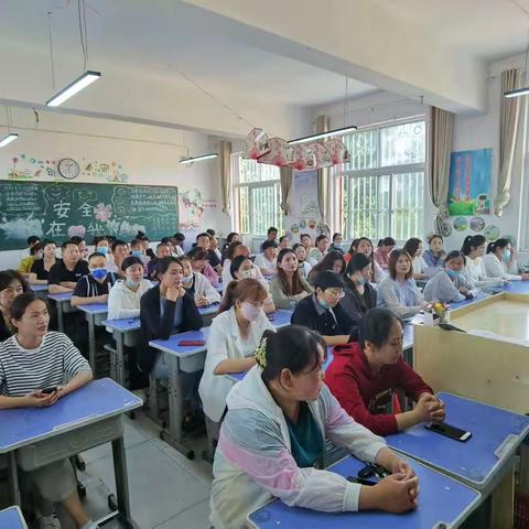 同心育花开 携手筑未来————台前县新区第二实验小学五年级一班家校共育交流会