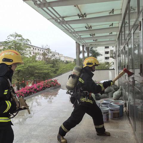 美兰区消防救援大队组织对琼台师范学院开展实战演练