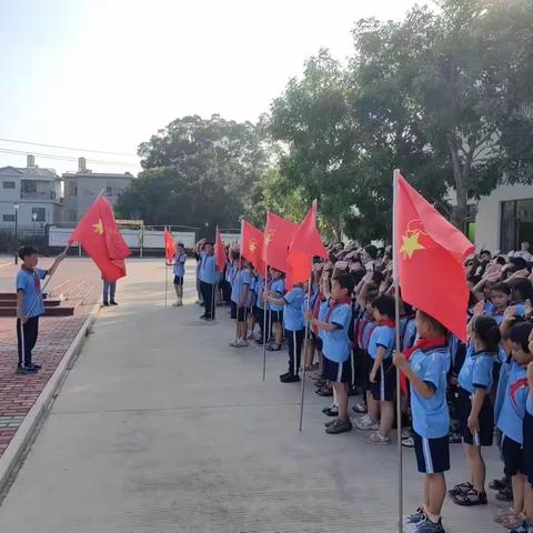 “学习二十大，争做好队员”——含英小学新少先队员入队仪式