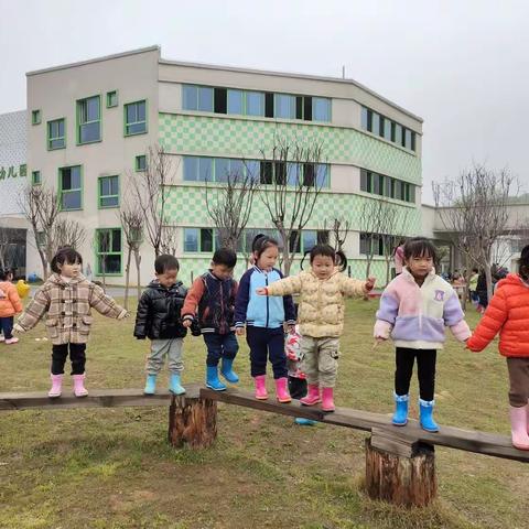 《小心，别掉下来！》—芦溪镇第一中心幼儿园小五班游戏活动美篇