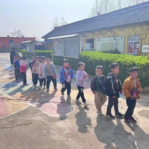 亲近自然，拥抱春天” ——赵寨幼儿园春游