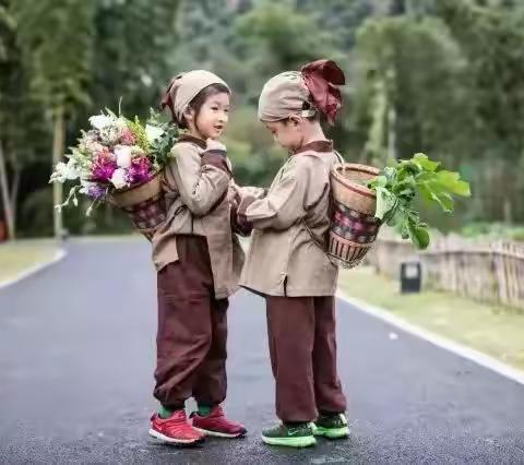 阳蓓儿幼儿园春季户外探险体验营【快乐小农夫】坦克滑草+磨豆浆+蒸汽小火车+呐喊喷泉+骑马