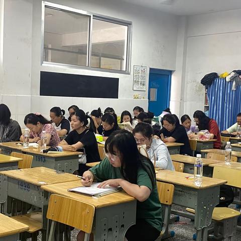 吉首市中小学教师暑期全员培训———记白岩小学培训第二天