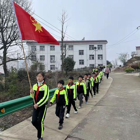 古坊辅导小学组织开展清明祭英烈活动