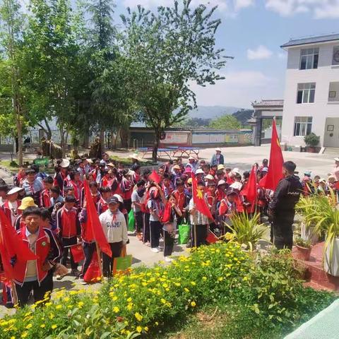 中山小学少先队学雷锋月活动