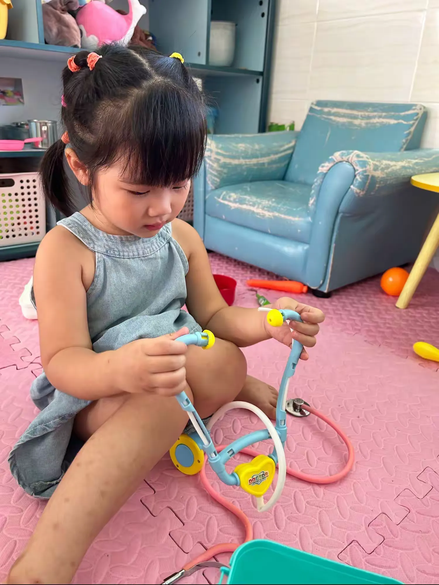 简篇-《嗨,你好》——文昌市文教中心幼儿园小一班主题活动