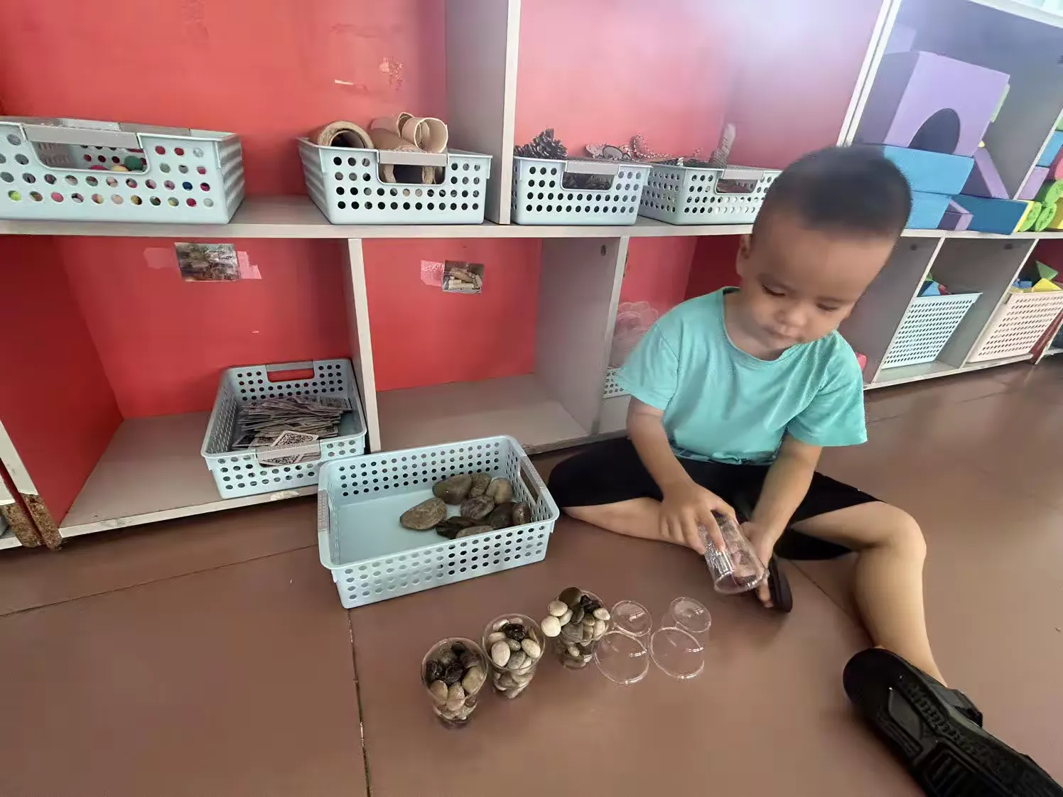简篇-《嗨,你好》——文昌市文教中心幼儿园小一班主题活动
