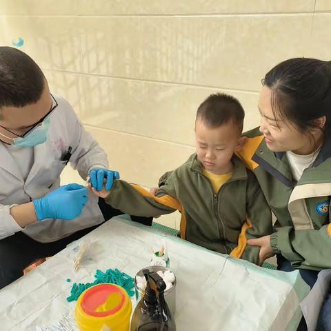 新中幼小三班——乙肝检测健康活动