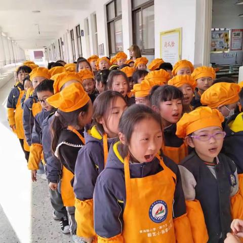 厨艺小当家，快乐你我他——连云港市黄海路小学二（13）班亲子社团活动