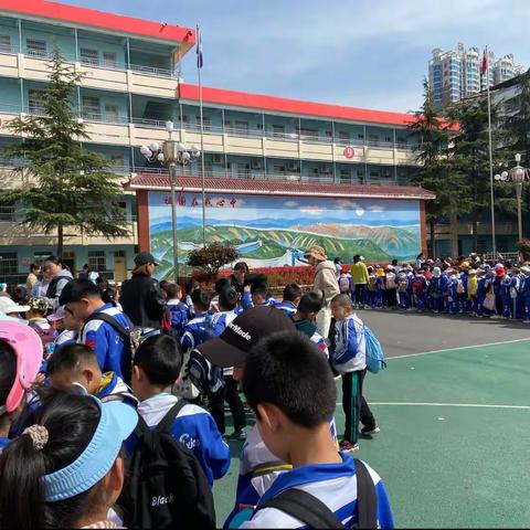 ☀️远足踏青，亲近自然🍃————🌸淅川一小春日研学旅行