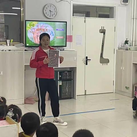 人和街道中心幼儿园小班《谁松的土》公开课