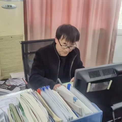 与教育牵手   在爱中行走