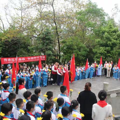 传承红色基因   弘扬时代精神——东兴市第一小学爱国主义教育系列活动暨清明节活动