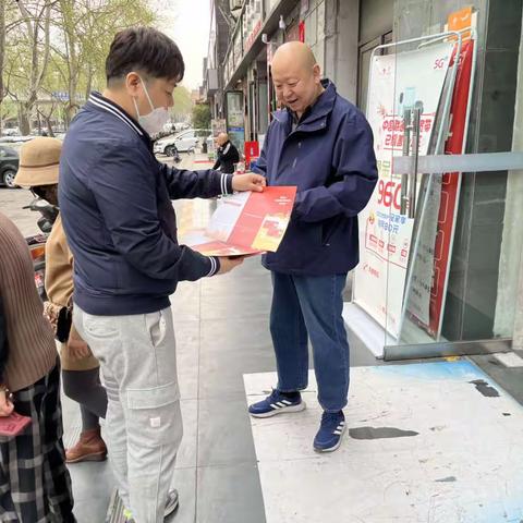 “吹响服务号”––长乐西路街道新兴社区退役军人服务站开展优待证宣传工作