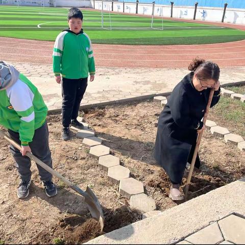 春种正当时——平坊中心小学劳动实践