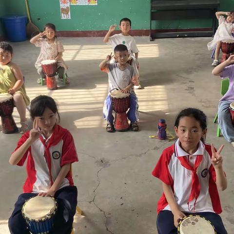 擂起威风鼓，唱响青春曲一一刘贾店小学非洲鼓社团活动