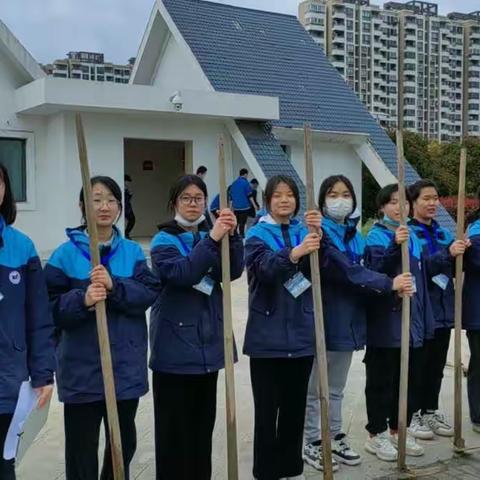 “走出温室的花儿，会绽放更加美丽而坚韧的花朵”———记南瑞实验学校八年级社会实践活动