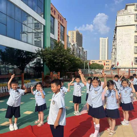 热烈㊗️贺高新区机关幼儿园实验园大七班学期汇报圆满结束