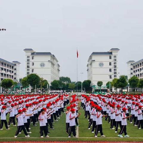 新生力量正扬帆，养成教育促成长——横州市民族中学开展2023级新生良好习惯养成教育成果展示活动