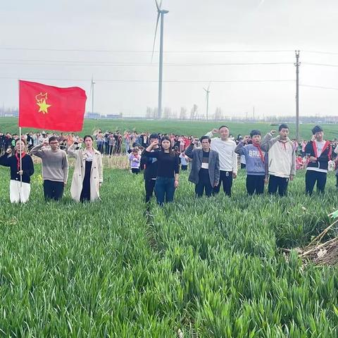 龙口镇大杨庄小学：“缅怀革命先烈，弘扬民族精神”清明祭扫活动